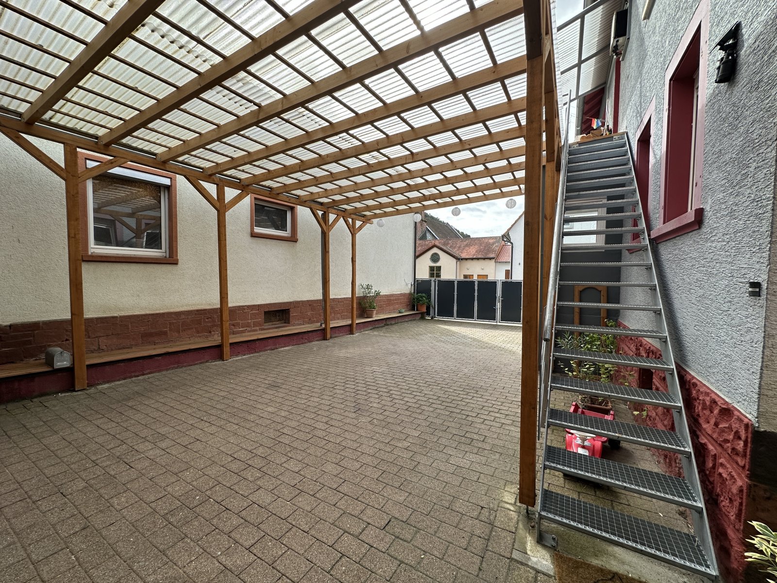 Carport-Hof