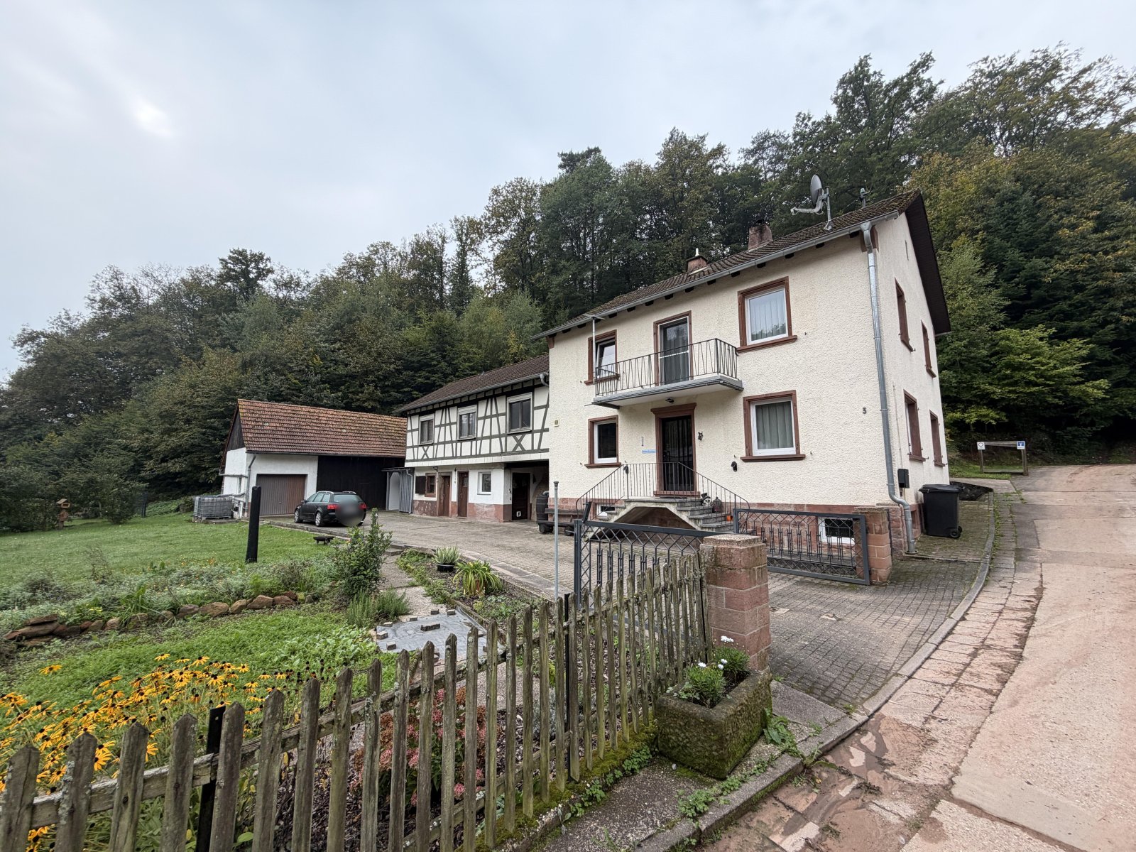 Sehr gepflegtes und modernisiertes Wohnhaus mit Hof, Garage, Garten, Carport und Scheune Sehr gepflegtes und modernisiertes Wohnhaus mit Hof, Garage, Garten, Carport und Scheune