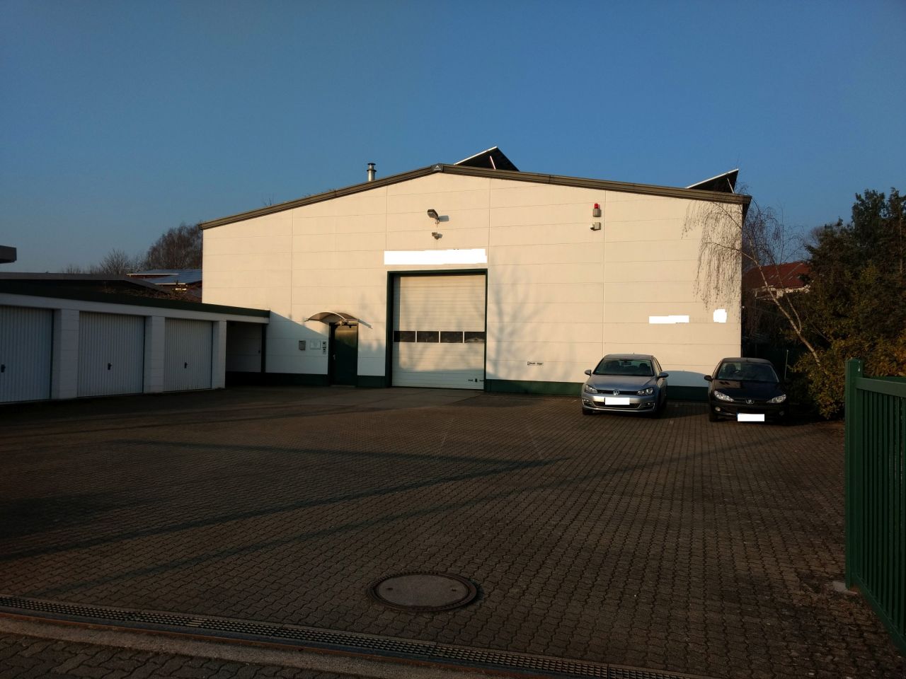 Halle/Lagerhalle mit Büros, Räumen und 1 Dienstwohnung-Jahresnettomiete € 69.000,00 Halle/Lagerhalle mit Büros, Räumen und 1 Dienstwohnung-Jahresnettomiete € 69.000,00