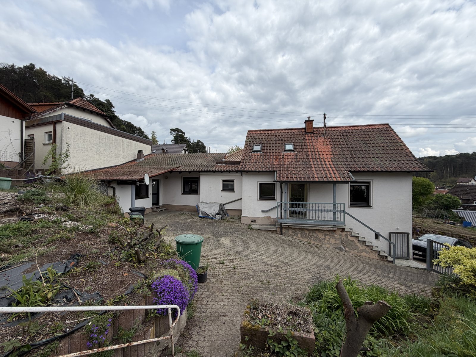 Solides Haus mit separatem Appartement, großem Hof und großem Garten Solides Haus mit separatem Appartement, großem Hof und großem Garten