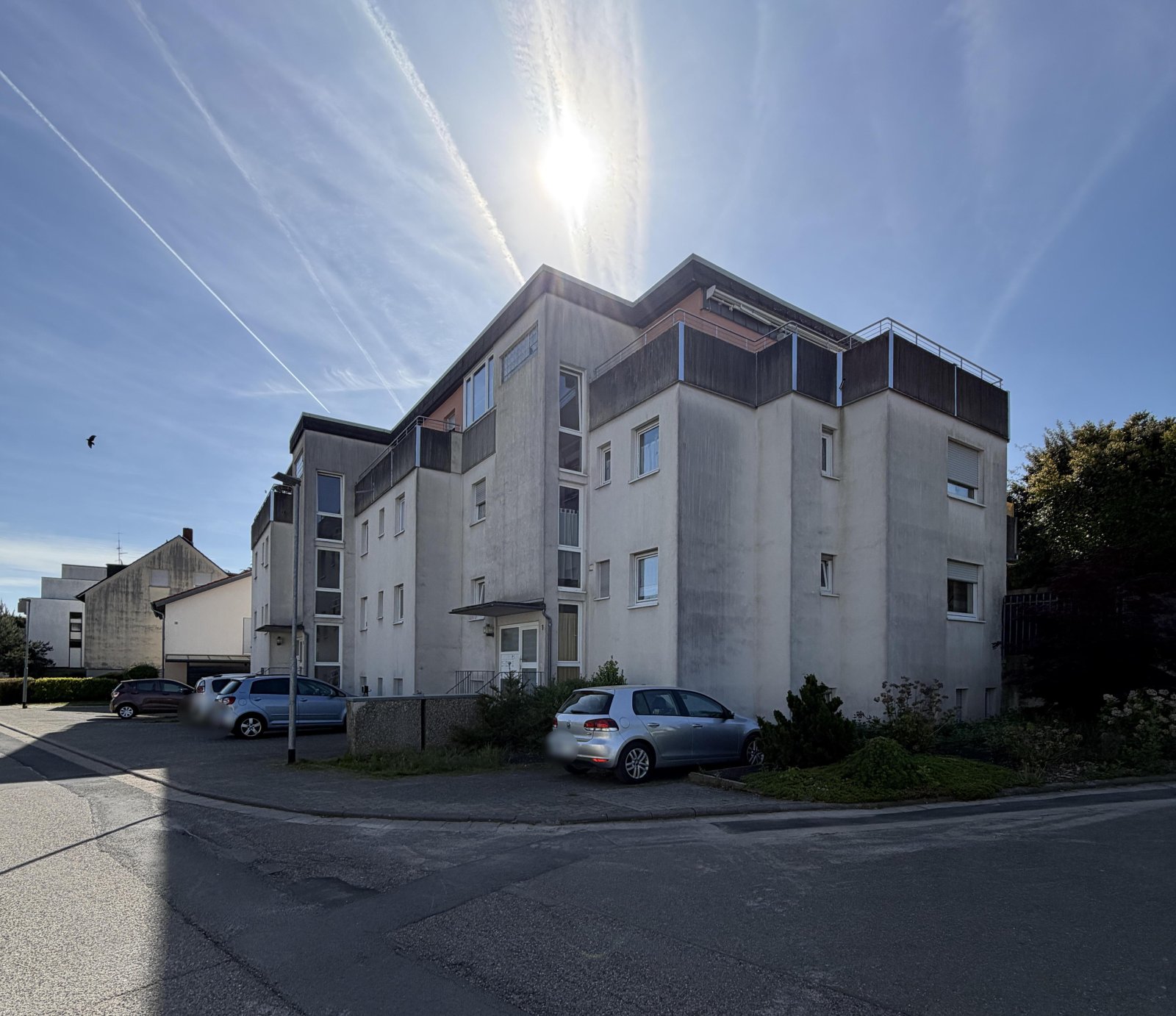 3-Zimmer-Wohnung zzgl. 1-Zimmer-Appartement mit Stellplatz und Garage 3-Zimmer-Wohnung zzgl. 1-Zimmer-Appartement mit Stellplatz und Garage