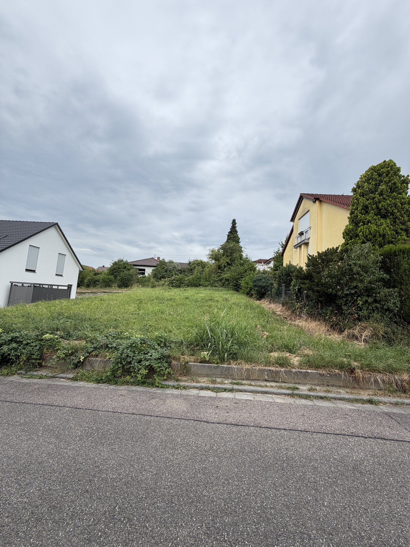 Baulücke in sonniger Lage und sehr gepflegter Wohnumgebung-inkl. Baugenehmigung Baulücke in sonniger Lage und sehr gepflegter Wohnumgebung-inkl. Baugenehmigung