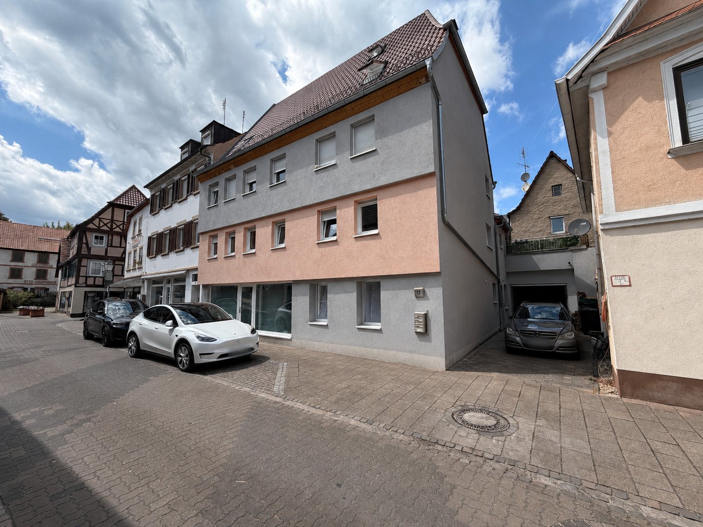 3-Zimmer-Eigentumswohnung mit Einzelgarage im Stadtzentrum 3-Zimmer-Eigentumswohnung mit Einzelgarage im Stadtzentrum