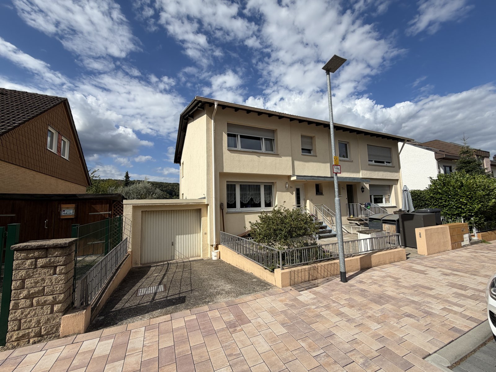 Doppelhaushälfte am Schulzentrum mit Garten und Garage Doppelhaushälfte am Schulzentrum mit Garten und Garage