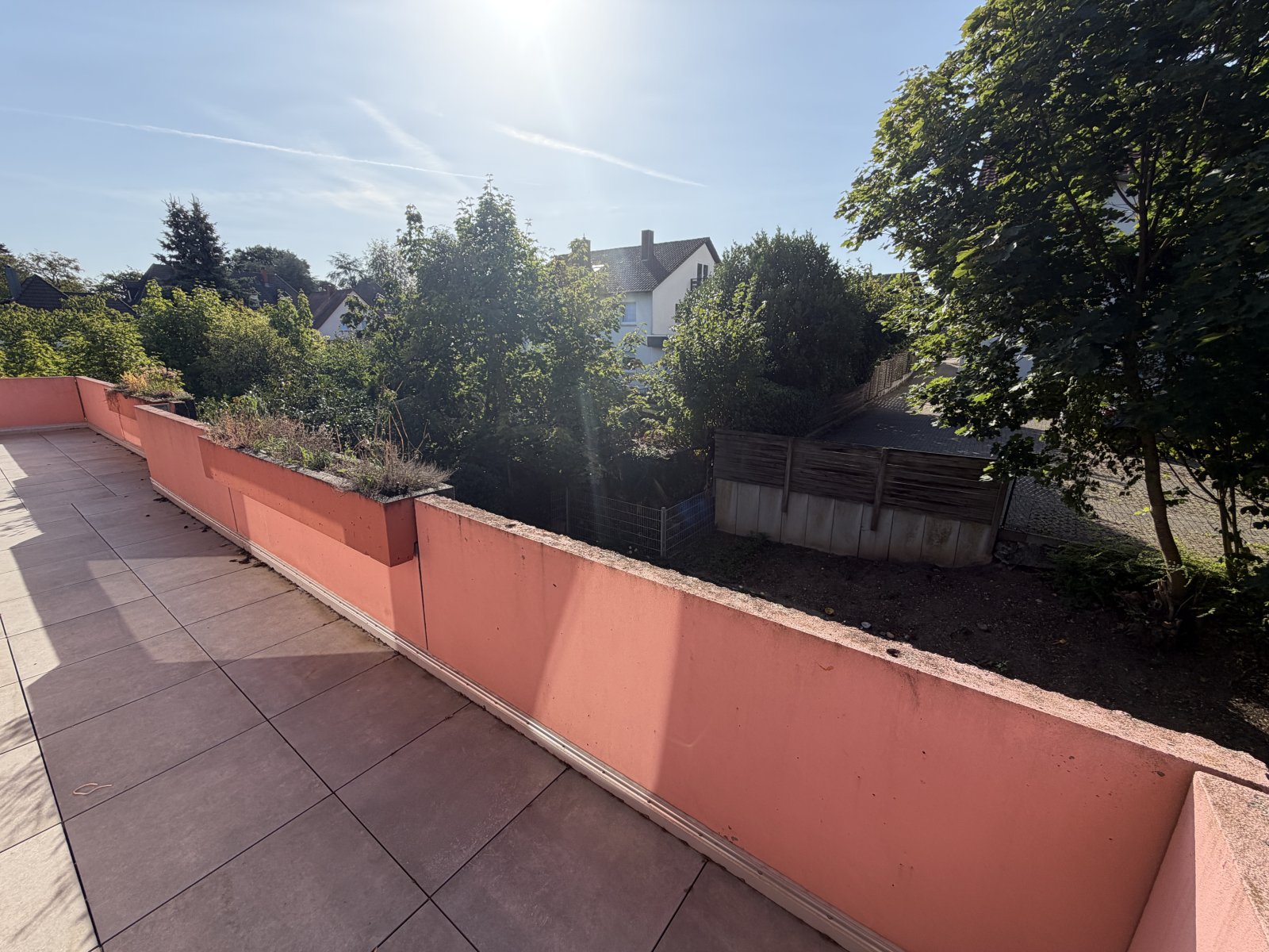 Helle, neu renovierte Wohnung mit Südterrasse in zentraler Lage-inkl. Tiefgaragenstellplatz Helle, neu renovierte Wohnung mit Südterrasse in zentraler Lage-inkl. Tiefgaragenstellplatz